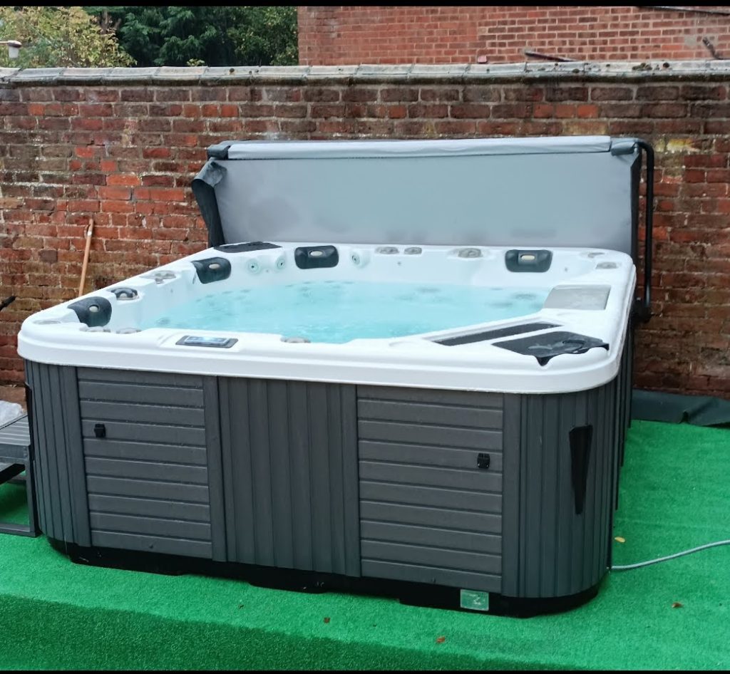 Used Hot Tubs For Sale and Second Hand Hot Tubs For Sale Seaside Hot