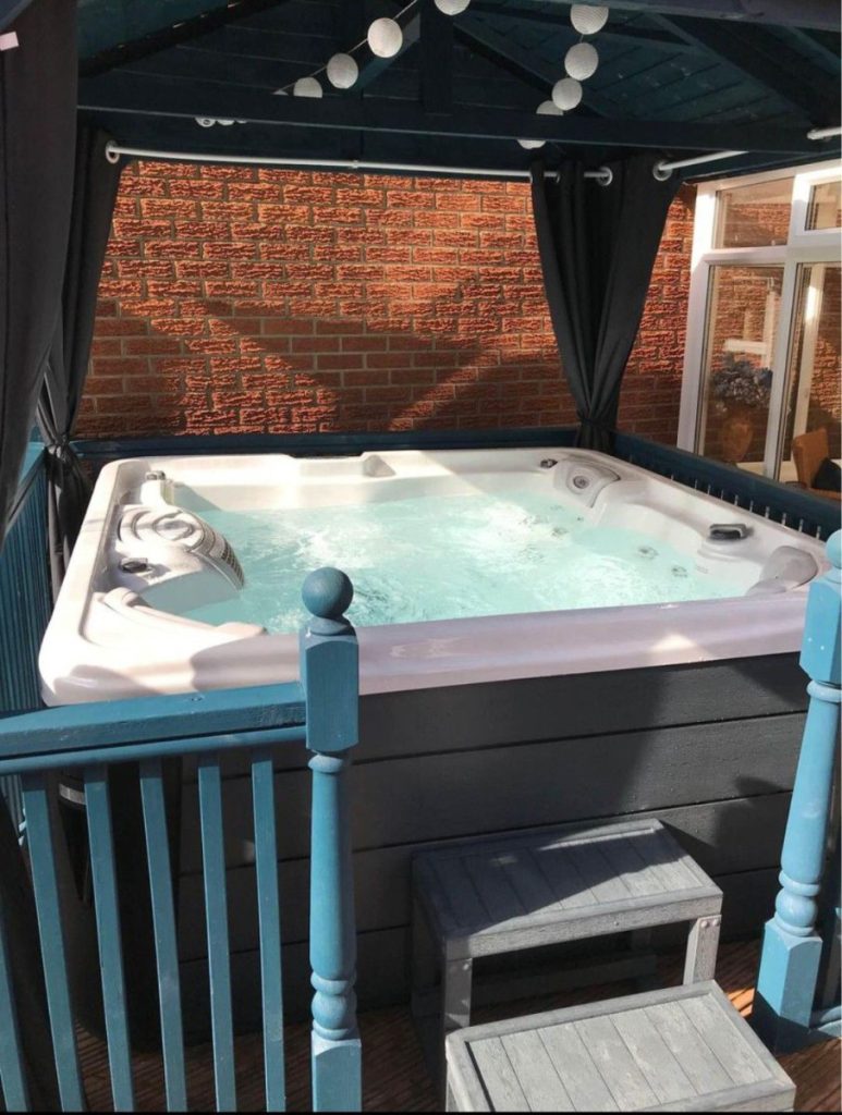 Plug and Play 5 Person Used Hot Tub For Sale