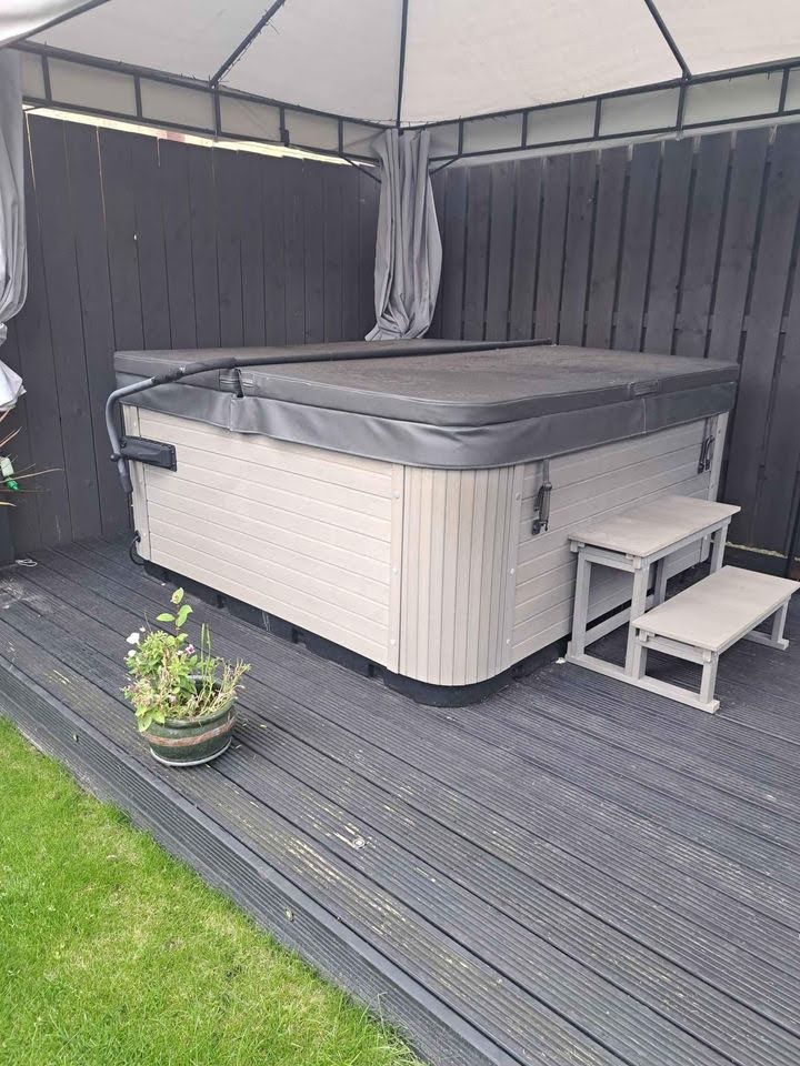 Superior Spas Plug and Play Used Hot Tub