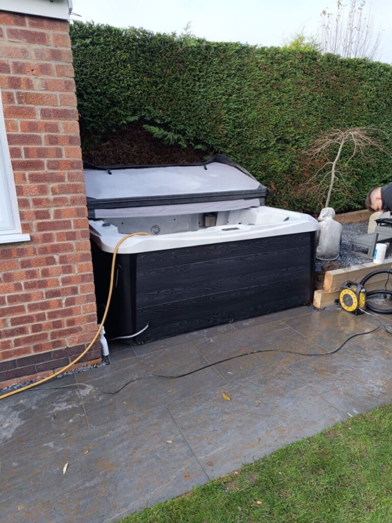 Used Hot Tub Delivery with Crane to Nottingham