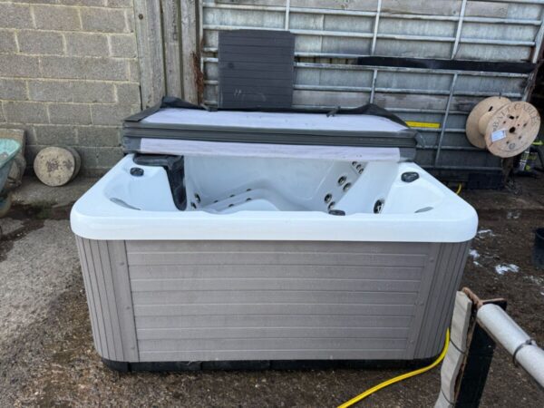 Superior Spas Plug and Play Hot Tub For Sale